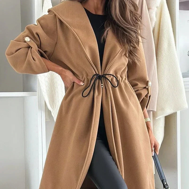 ELARA™ | Manteau long à capuche tendance avec ceinture nouée